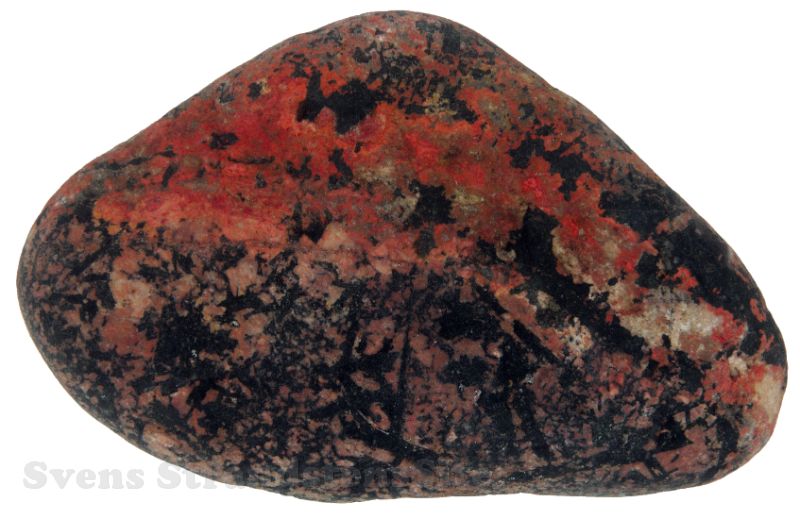 SA-206.jpg - Juvit - 17 cm. Denne sjældne sten stammer fra Alnö. Det er en nefelinsyenitisk bjergart, hvor nefelinen er delvist omdannet til cancrinit. Den har et meget lille udbredelsesområde, og den må være et overordentlig sjældent sjældent fund på danske strande